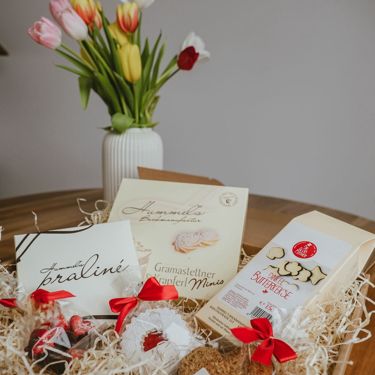 Hummels Muttertagsbox mit Blumen